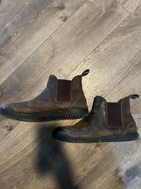 Xero men’s Chelsea boots 11